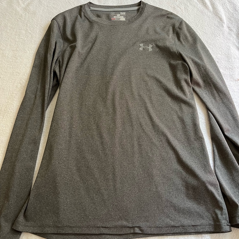 under armor long sleeve dri-fit tee size small/medium